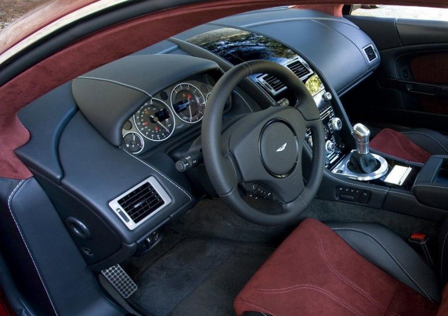 Интерьер Aston Martin DBS 2007 года  (WW) (фото 45 из 98)